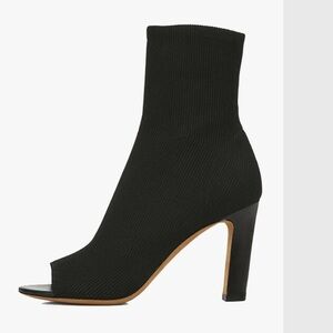 VINCE EZRA 11 open toe bootie 7 $265‎